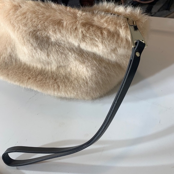 Zara Basic Pink Faux Fur handbag. 13”x9” . clutch - Picture 7 of 9